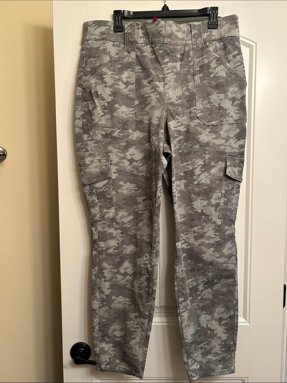 SPANX Women’s Gray Camo Cargo Pants